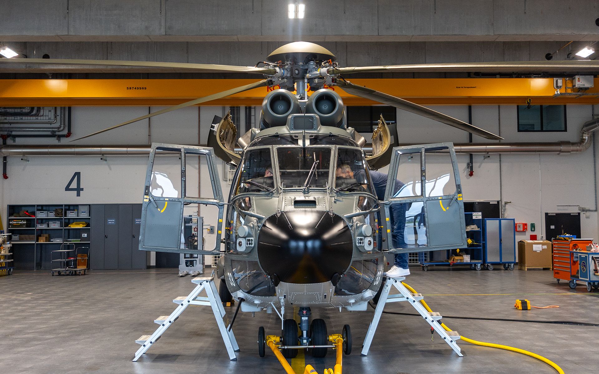 Ein Helikopter von der vorderen Ansicht