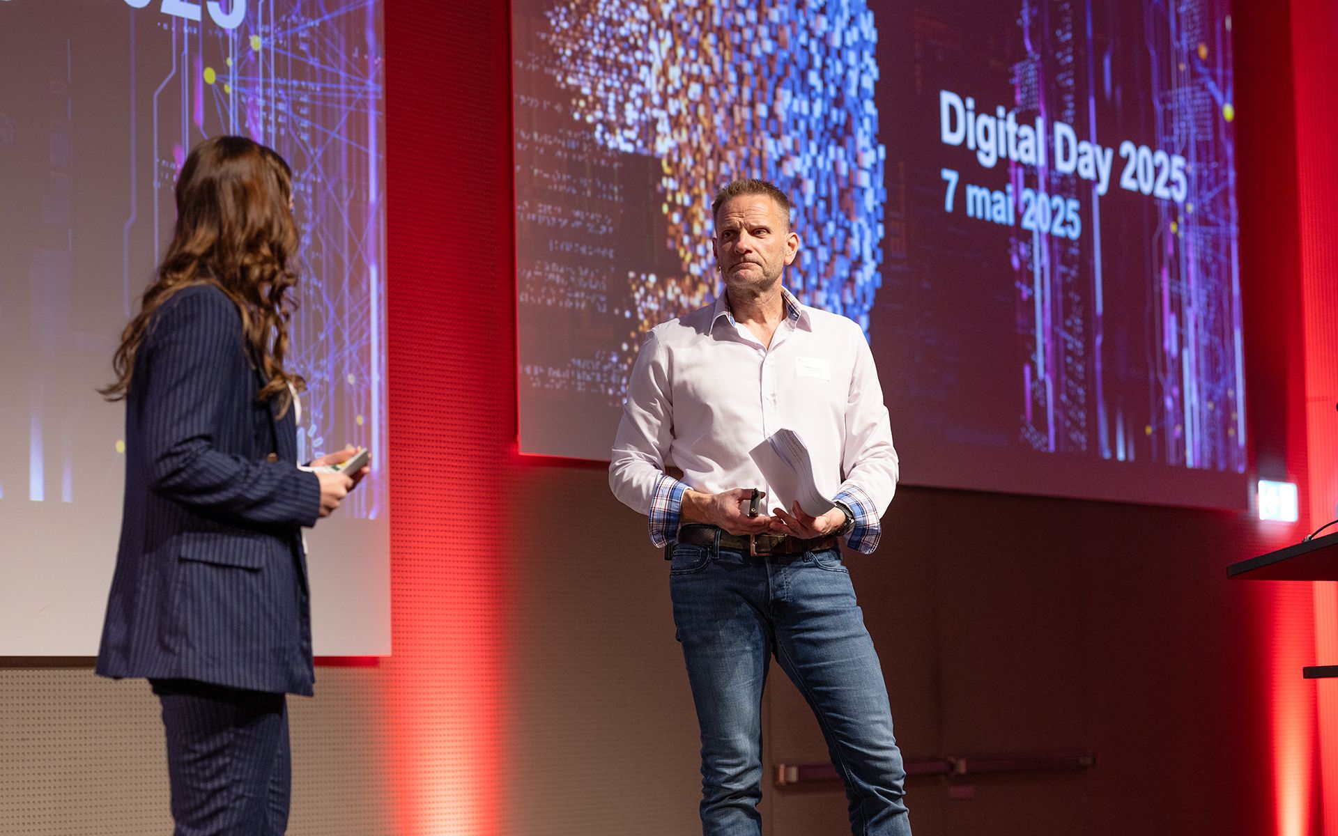 Fabian Brechbühl in einem Kurzinterview mit Moderatorin, Lea Ryf, zum Digital Day 2025