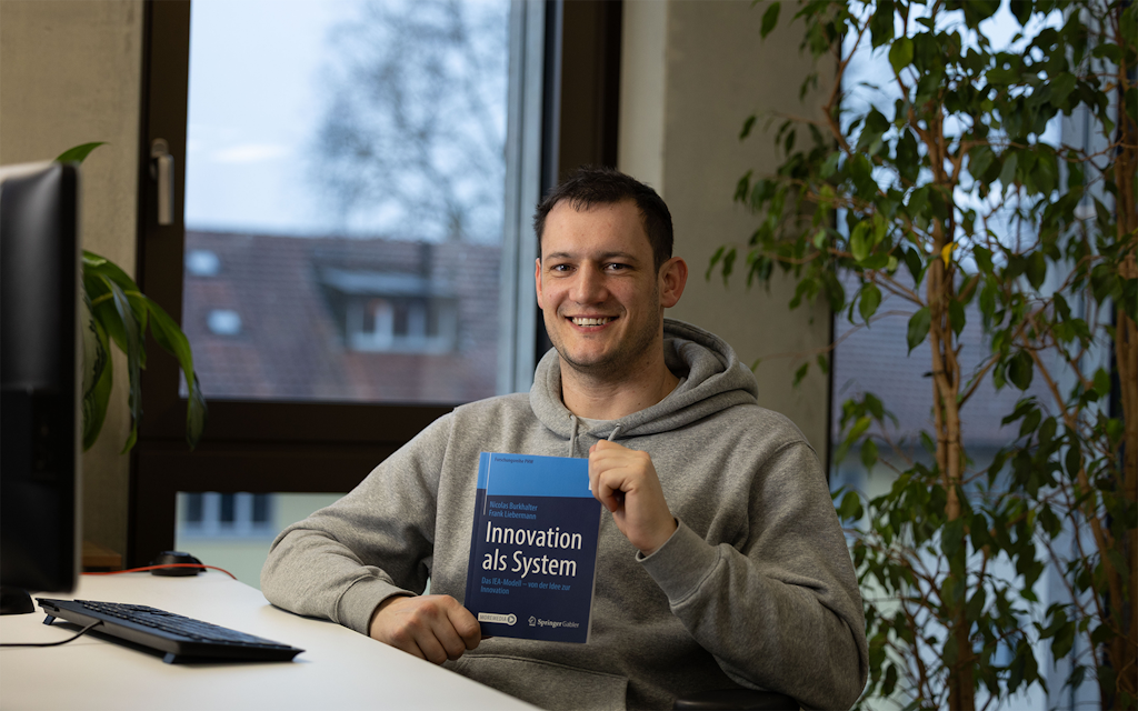 Nicolas Burkhalter hat seine Bachelorarbeit als Fachbuch veröffentlicht.