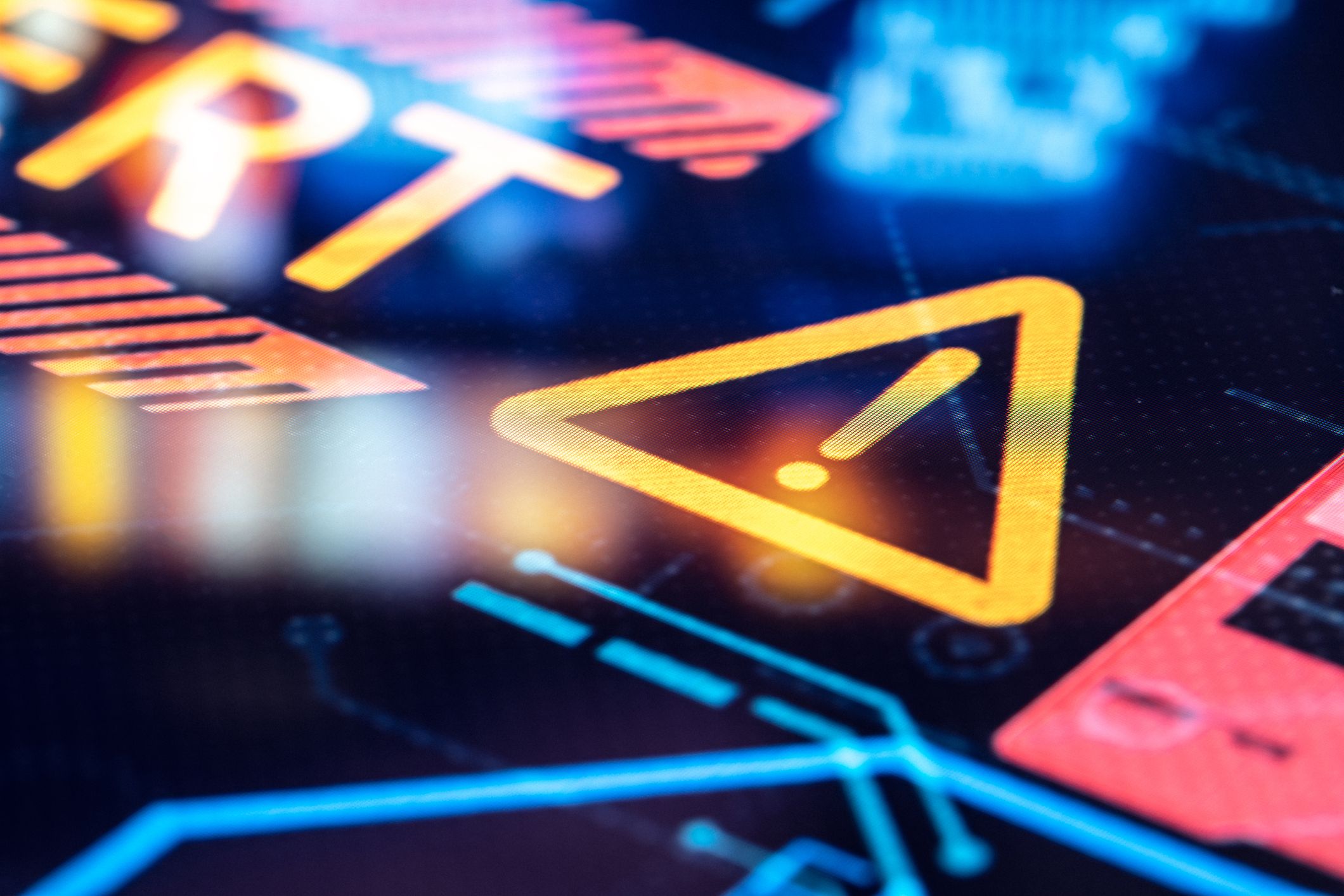 Gelb leuchtendes Warnsignal (Dreieck mit Ausrufezeichen in der Mitte) auf einem dunklen Bildschirm