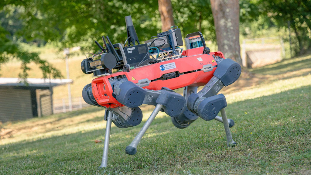 Roboter des RSLs (ANYmal und PPS search and rescue vehicle)
