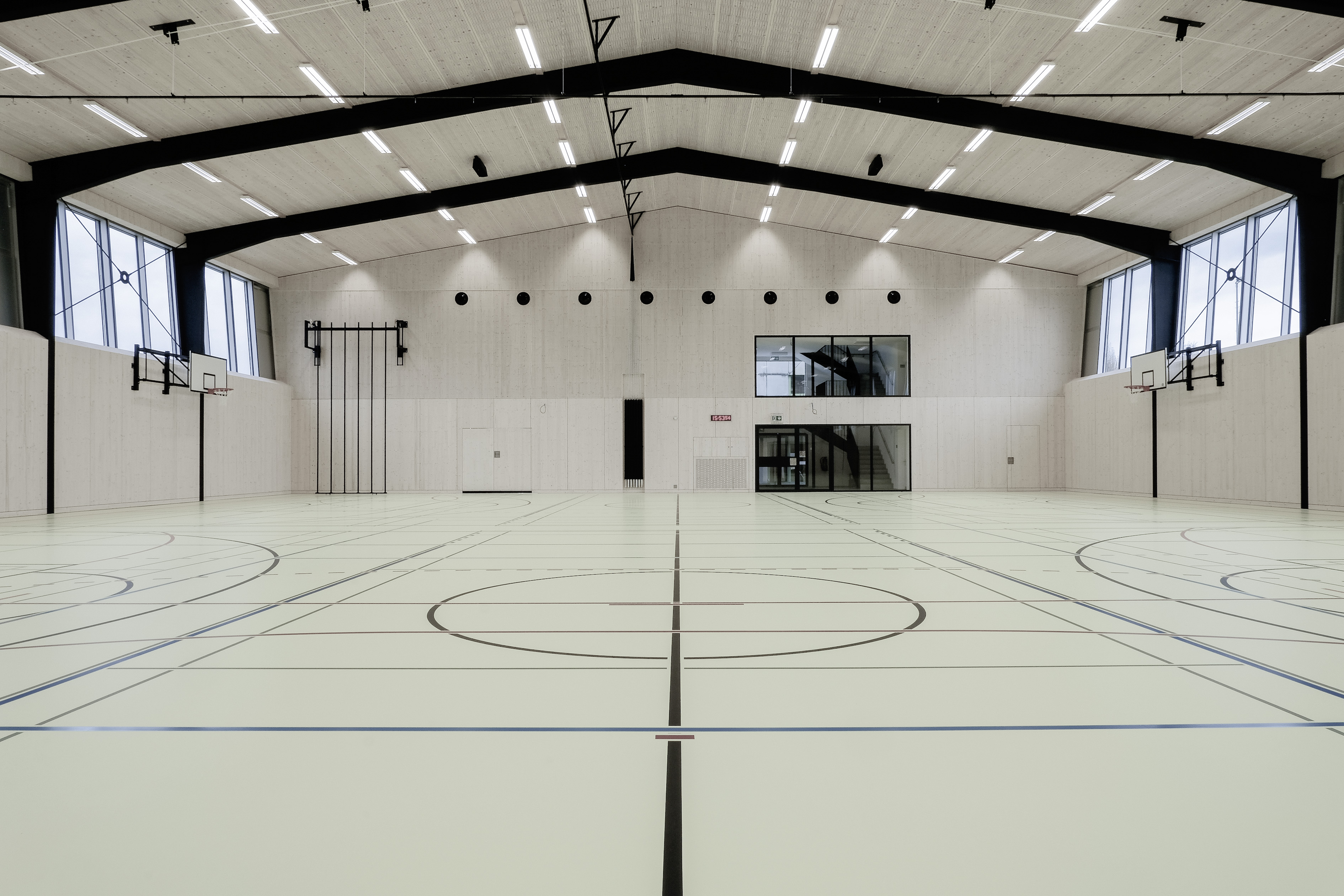 Innenansicht sanierte Mehrzweckhalle Fliegerkaserne Payerne 