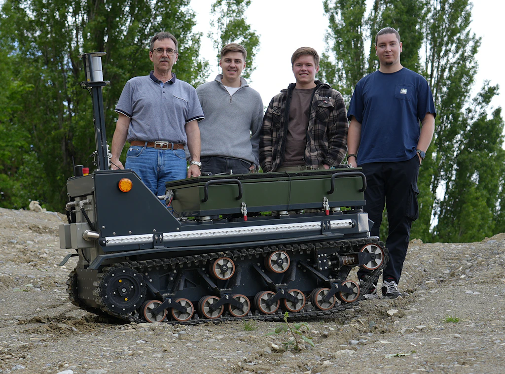 Group photo of Team ROSAS with their system for ELROB
