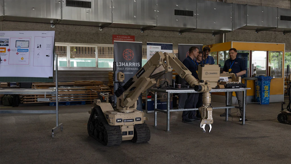 Robot with a gripper arm
