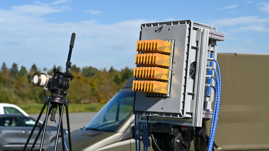 The new radar system from armasuisse S+T VERA consists of transmitting and receiving antennas
