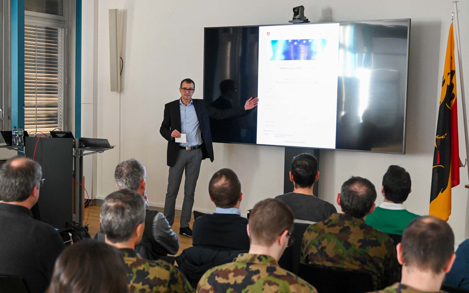 Dr. Peter Wellig during his presentation at the annual report on the SAR research program