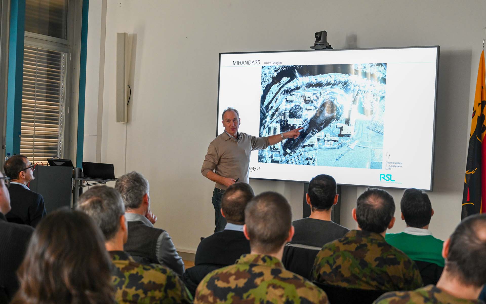 Participants in the annual report of the SAR research program during a presentation