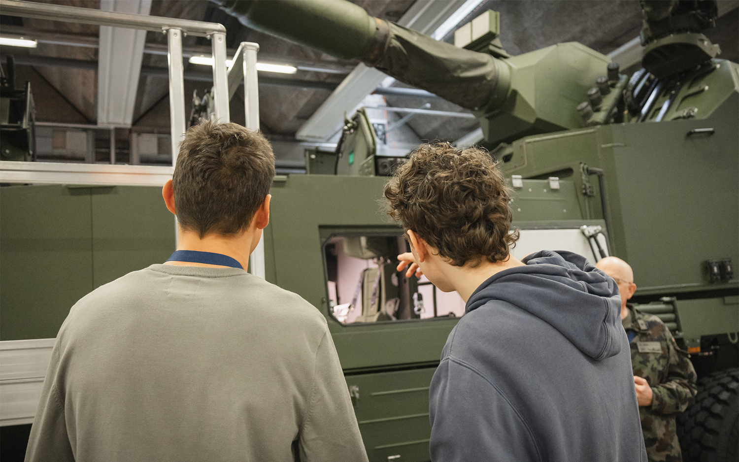 Wheeled artillery system