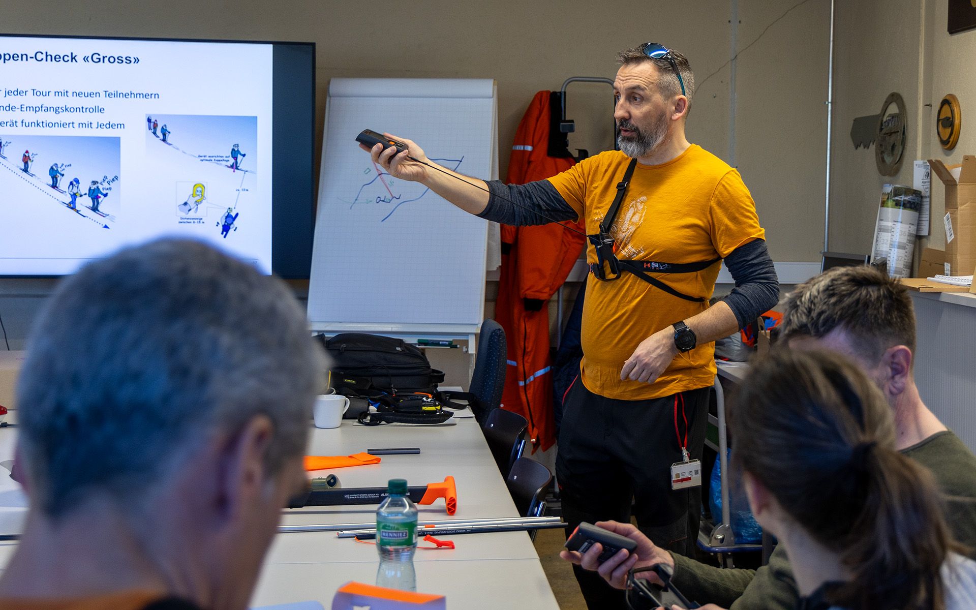 Christian Michel explains the correct functioning and handling of an AVD device.