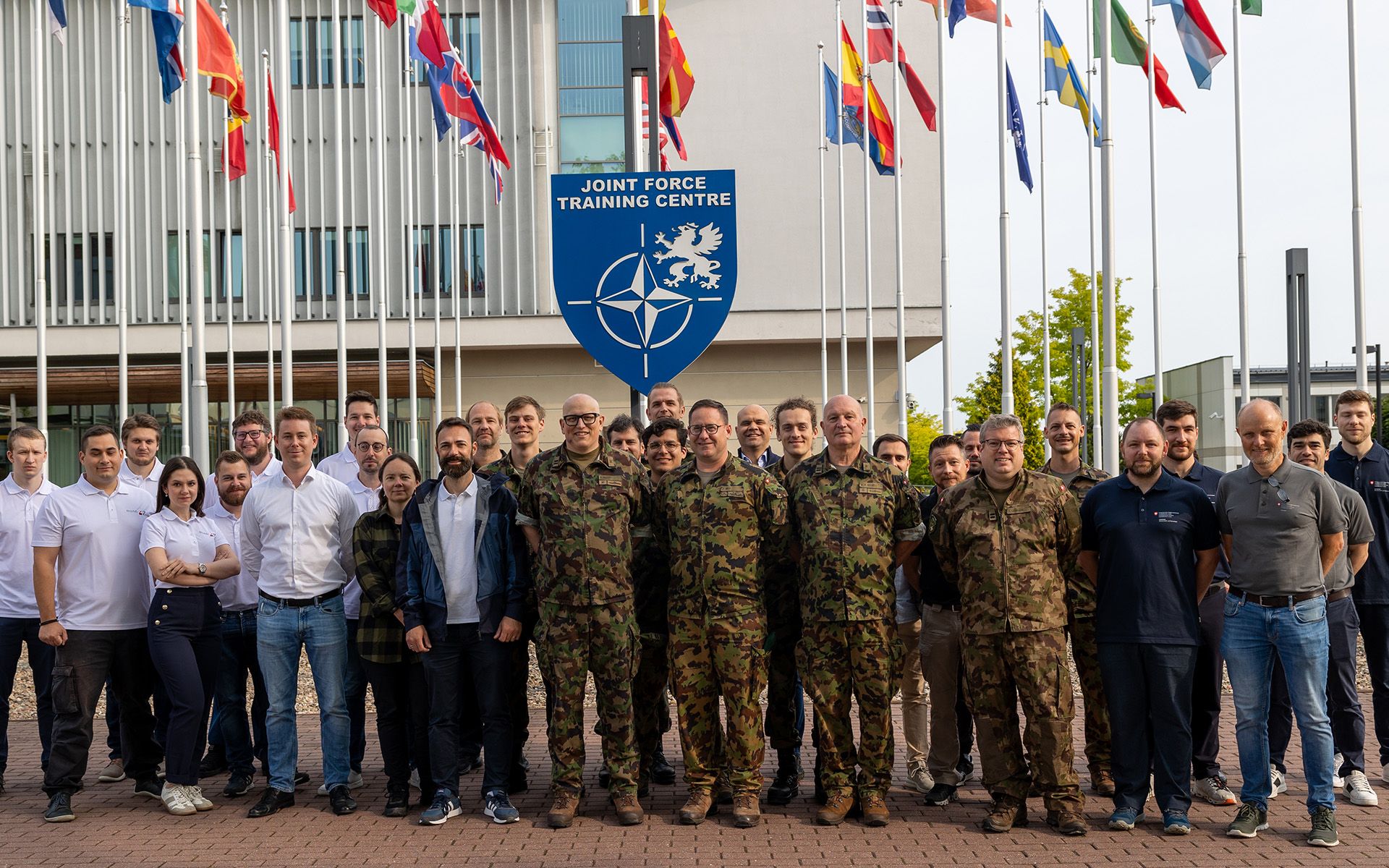 Des représentantes et représentants d’armasuisse, de l’armée suisse et de RUAG ont participé à l’exercice CWIX 2025 – modernisation et numérisation de l’armée suisse