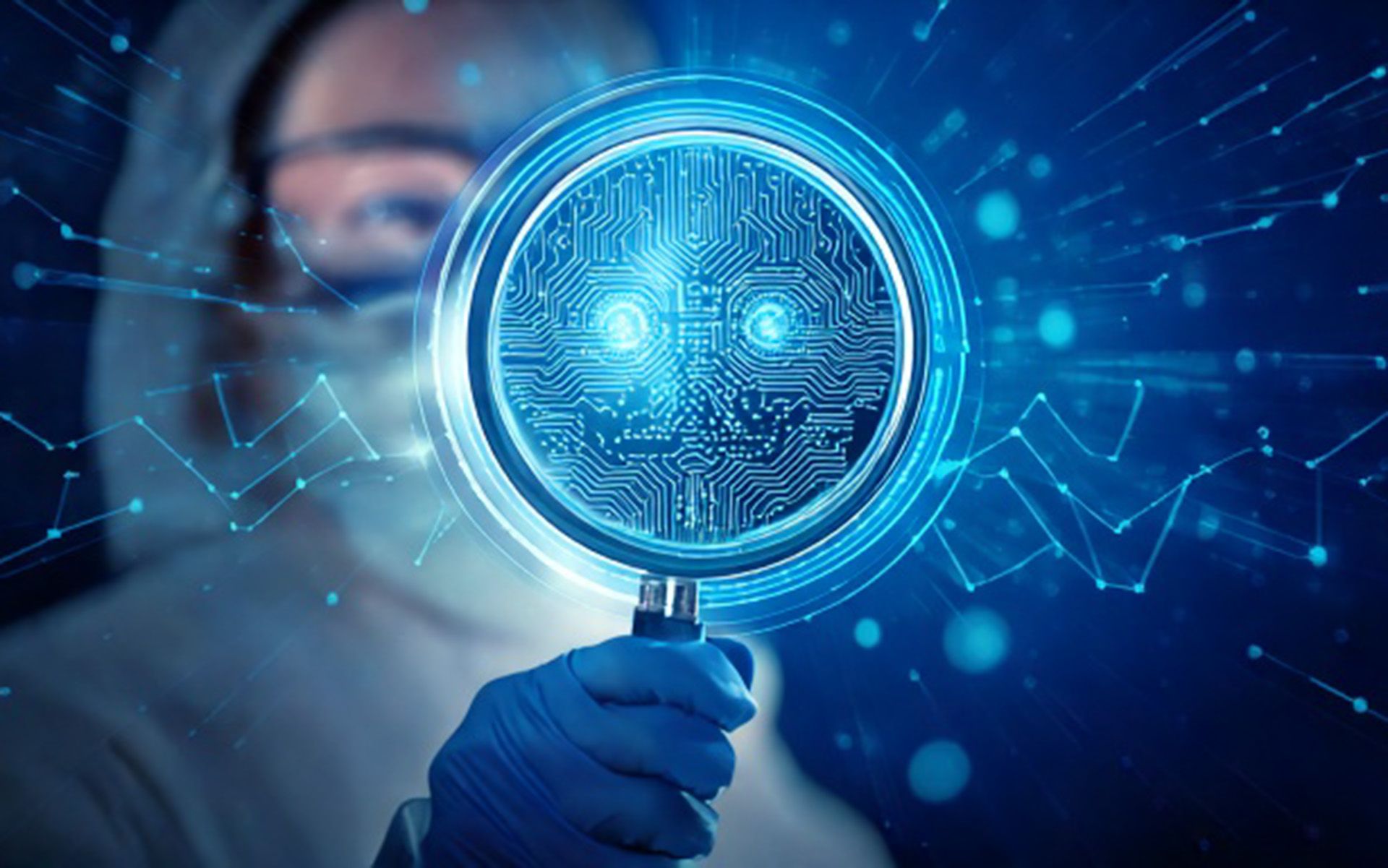 Une scientifique tient une loupe dans laquelle on peut voir des circuits bleus et des connexions réseau.