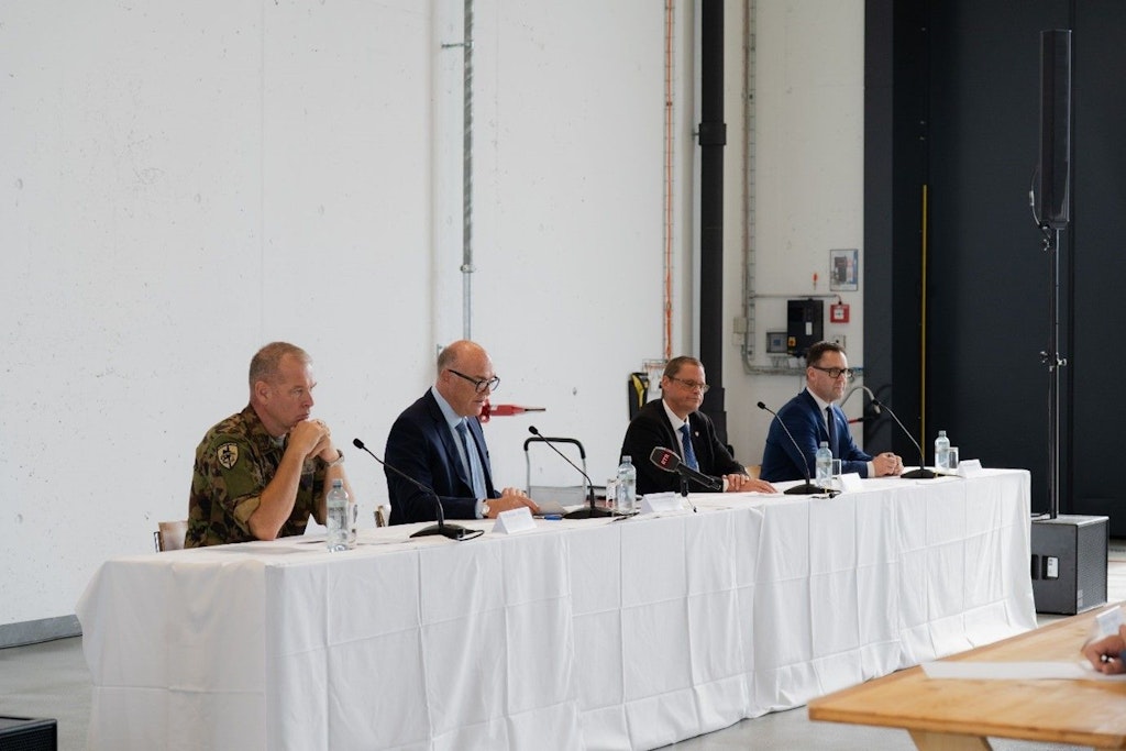 Laurent Michod, Martin Pfister, Urs Lohner et Renato Kalbermatten lors de la conférence de presse (de g. à d.)