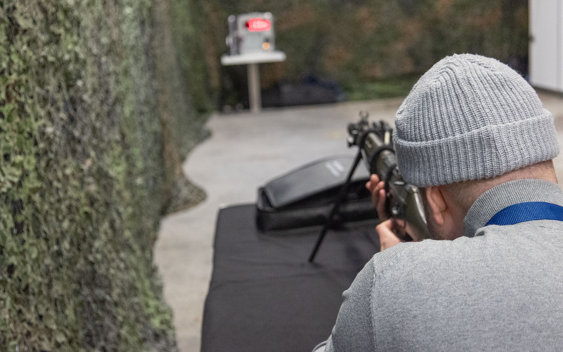 Fusil d'assaut avec une unité laser.