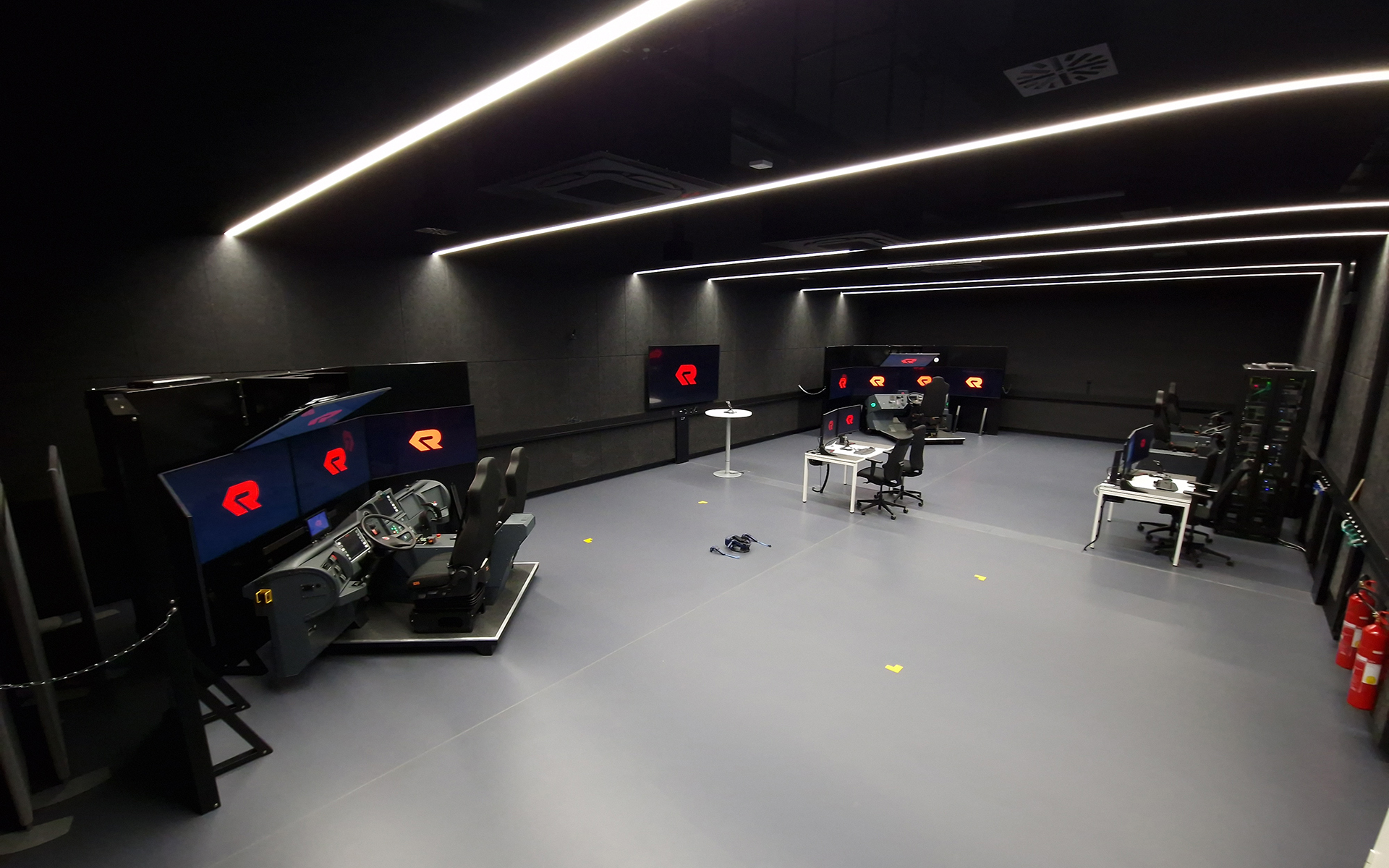 Aperçu du simulateur TeTaSim avec les deux répliques de cabine Panther 6x6 et 8x8 avec AP ÜL EL et Virtual Reality.