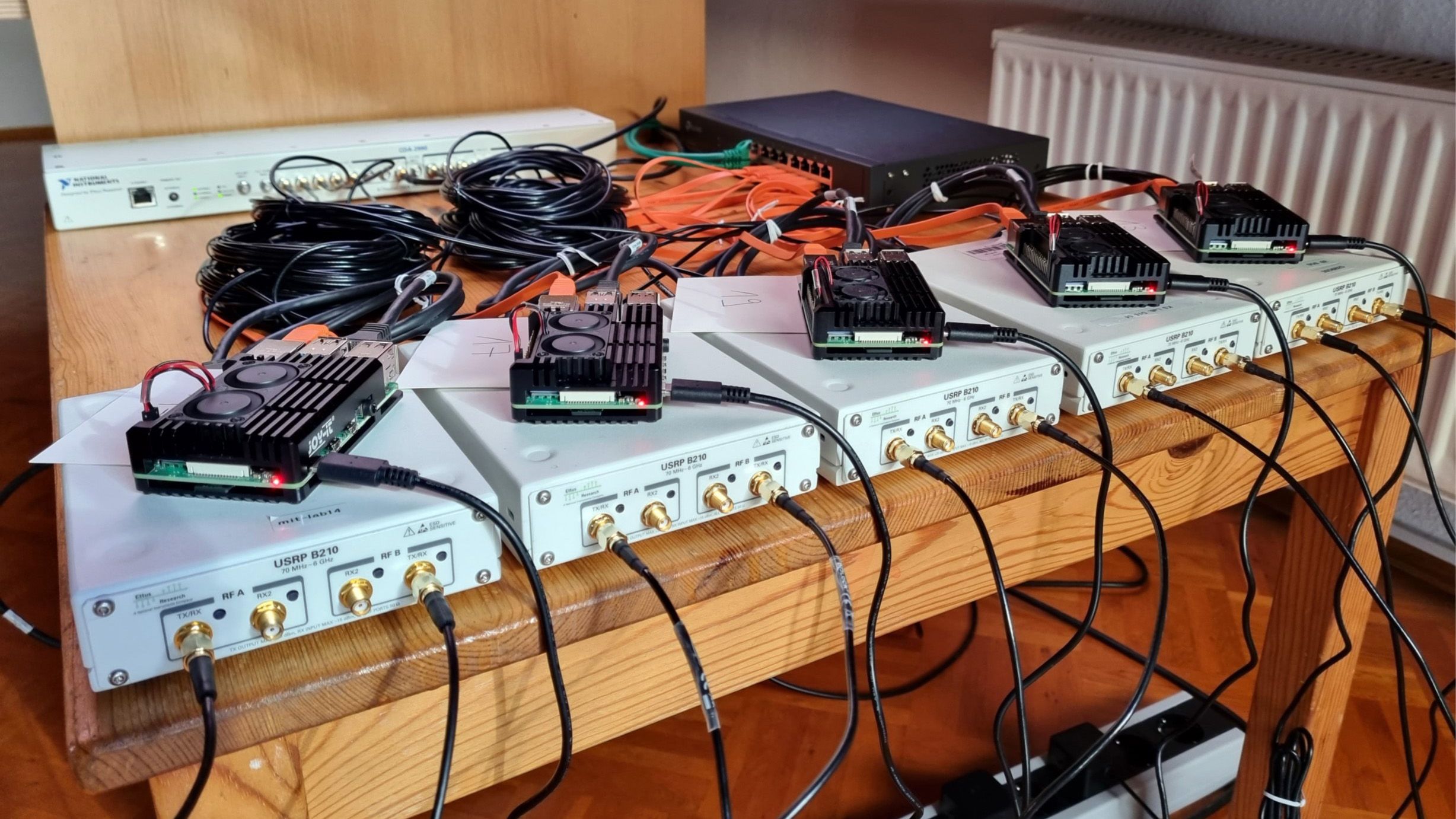 Nœuds de communication implémentés pour la communication coopérative dans un MANET.