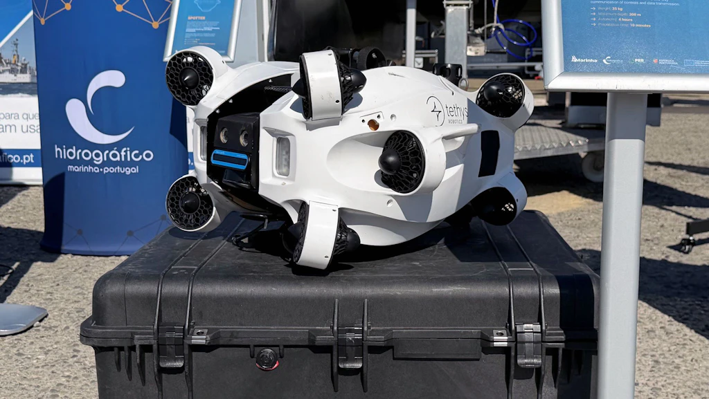 Il robot subacqueo Tethys ONE di Tethys Robotics AG presso lo stand dell’Instituto Hidrográfico della Marina portoghese