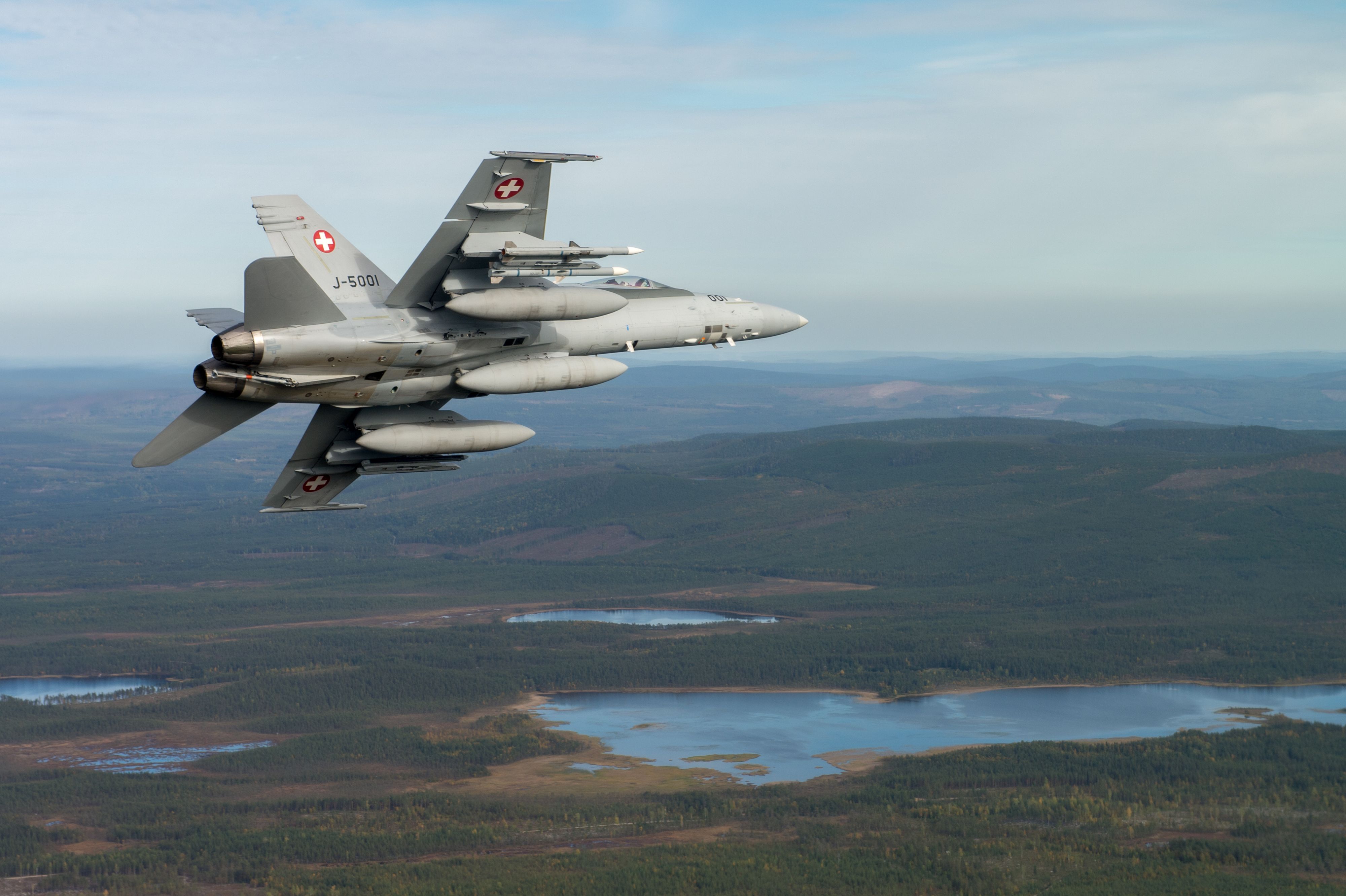 Un F/A-18C durante un tiro di combattimento