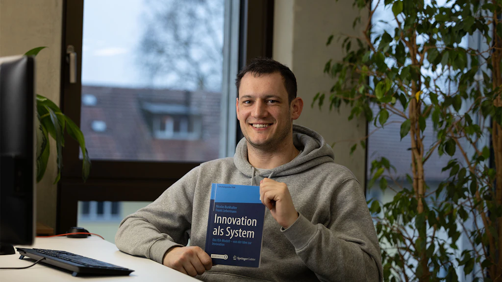 Nicolas Burkhalter ha pubblicato la sua tesi di bachelor come libro specialistico.