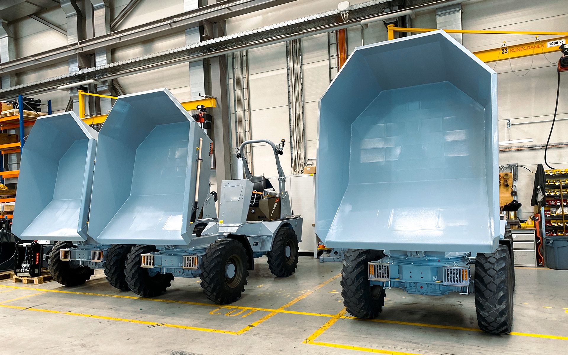 Dumper gommati dotati di cassone – Il volume della vasca è di 2,5 m³.