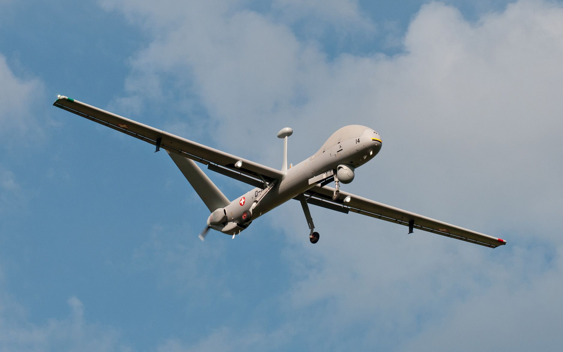 ADS 15 in volo di avvicinamento 