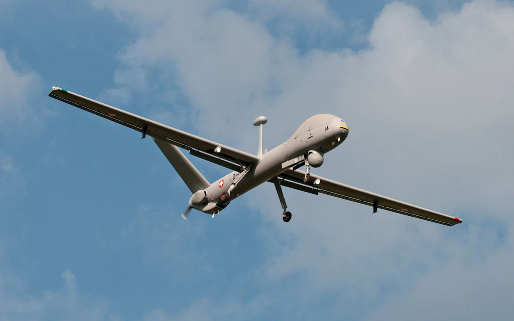 ADS 15 in volo di avvicinamento 