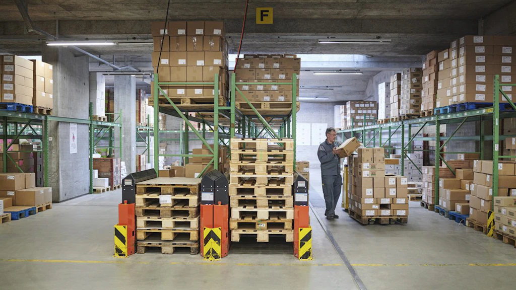 Deposito della base logistica dell'esercito