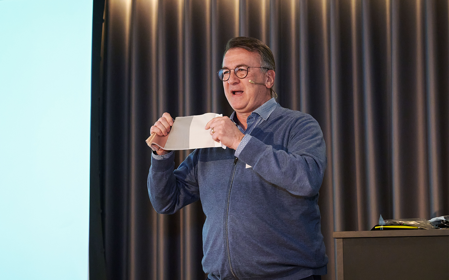 Christian Portmann, CEO di Swissatest Materiali di prova SA ed esperto di nobilitatura dei tessili - Un modello commerciale sporco: quando la sporcizia incontra la scienza