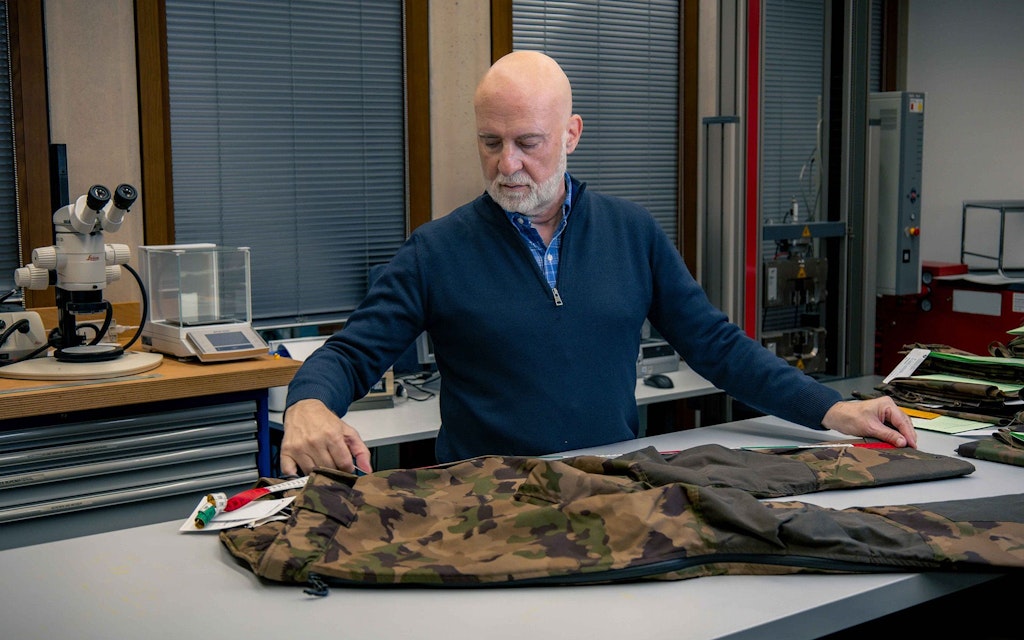 Daniel Rölli in laboratorio